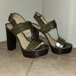 MICHAEL Michael Kors Becker Platform in Olive Embrossed Leather size 8.5